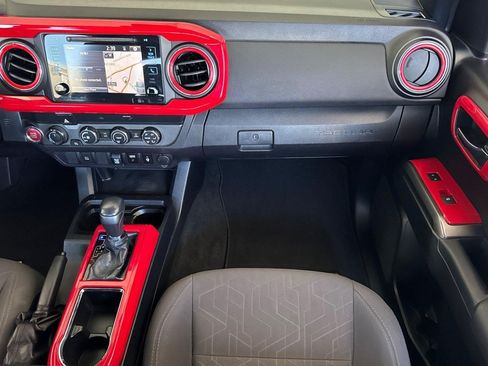 Used 2019 Toyota Tacoma TRD Sport AWD/4WD image 30