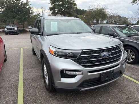 Used 2023 Ford Explorer XLT w/ Equipment Group 202A image 17