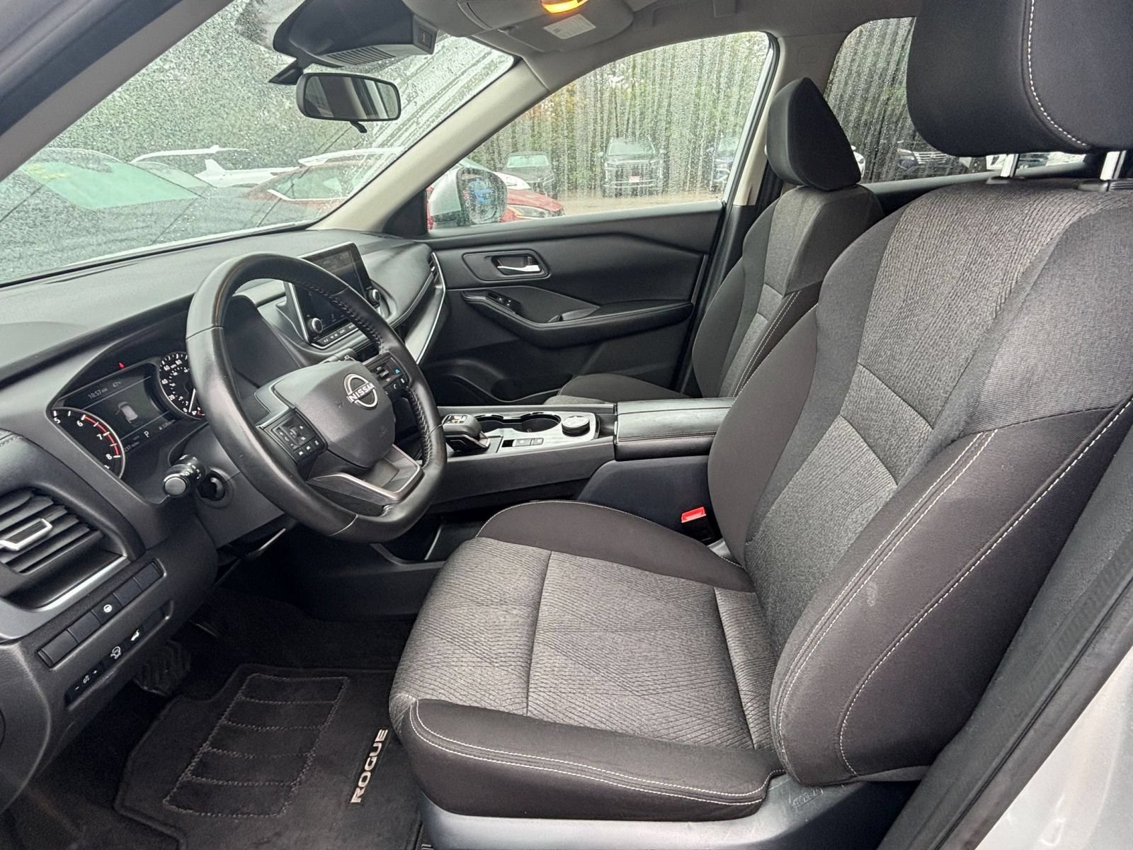 Used 2025 Nissan Rogue SV AWD/4WD image 26