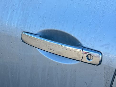 Used 2010 Nissan Rogue S image 19