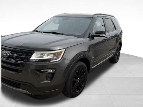 Used 2018 Ford Explorer XLT w/ Equipment Group 202A AWD/4WD image 10