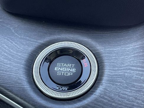 Used 2021 Jeep Grand Cherokee L Limited w/ Luxury Tech Group II image 28