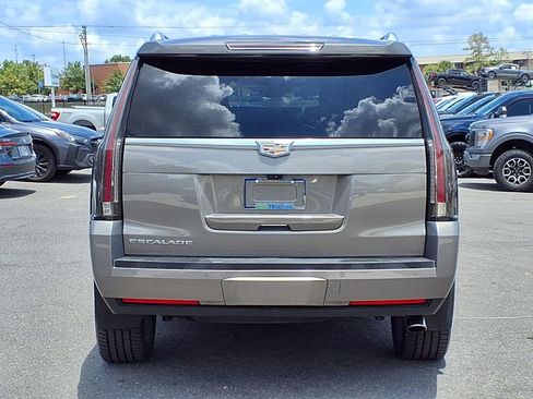 Used 2019 Cadillac Escalade Luxury RWD image 6