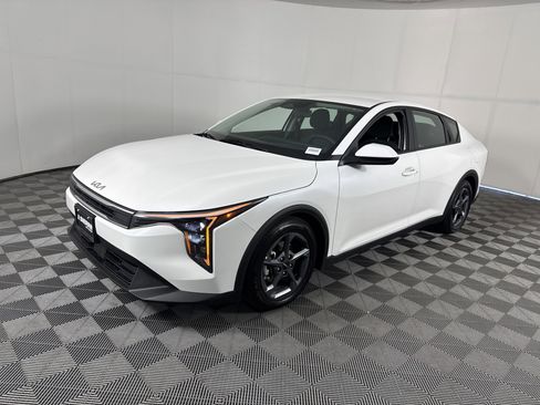 Used 2025 Kia K4 FWD image 8