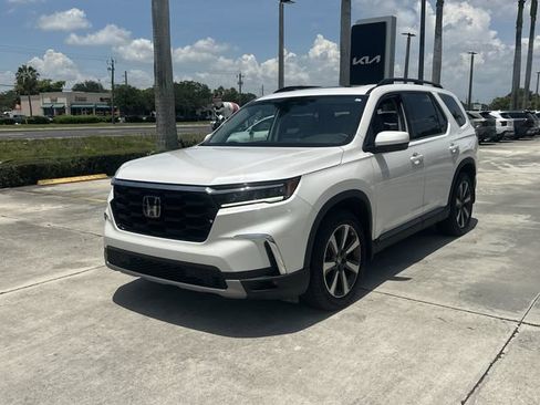 Used 2024 Honda Pilot Touring image 2