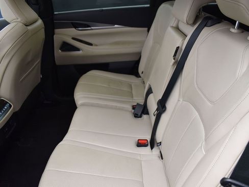 Certified 2022 INFINITI QX60 Luxe w/ Performance Audio Package image 16