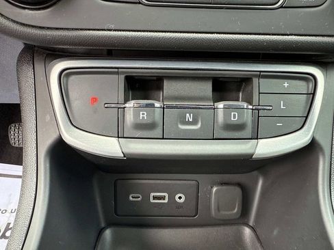 Used 2024 GMC Terrain SLE image 24