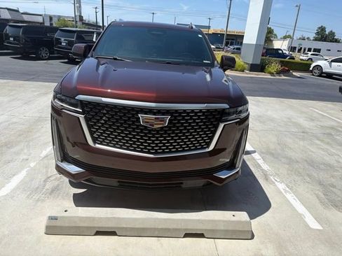 Used 2023 Cadillac Escalade Premium Luxury AWD/4WD image 3
