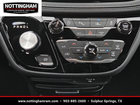 New 2026 Chrysler Pacifica Select image 11