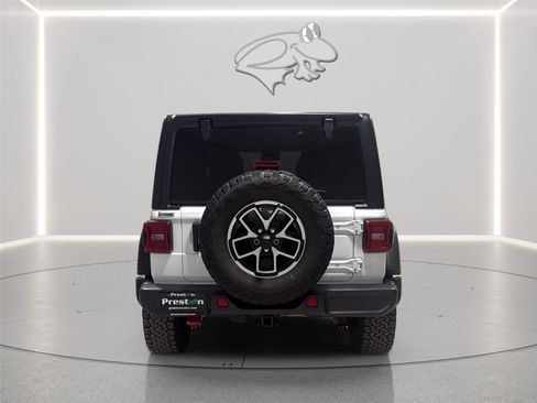 Used 2025 Jeep Wrangler Unlimited Rubicon AWD/4WD image 5