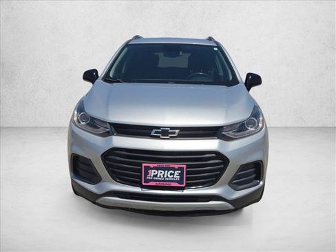 Used 2020 Chevrolet Trax LT w/ Redline Edition FWD image 2