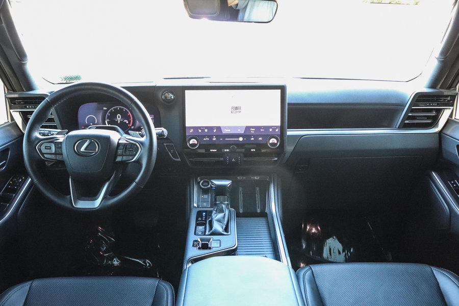 Used 2025 Lexus GX 550 w/ Accessory Package (2T) AWD/4WD image 17