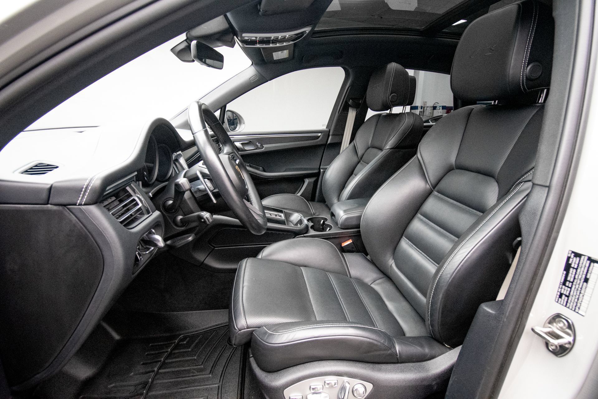 Used 2023 Porsche Macan GTS w/ Premium Package Plus AWD/4WD image 12