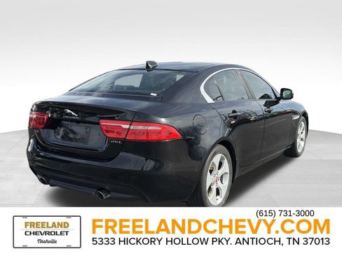 Used 2017 Jaguar XE image 3