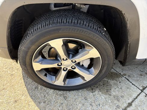 Used 2025 Jeep Grand Cherokee Limited w/ Luxury Tech Group II image 9