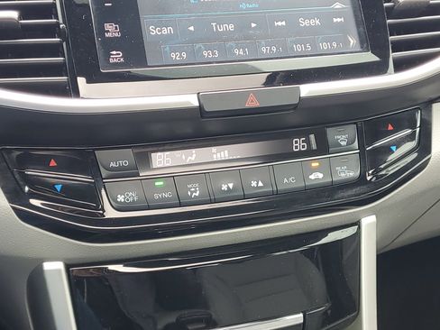 Certified 2017 Honda Accord EX-L image 24