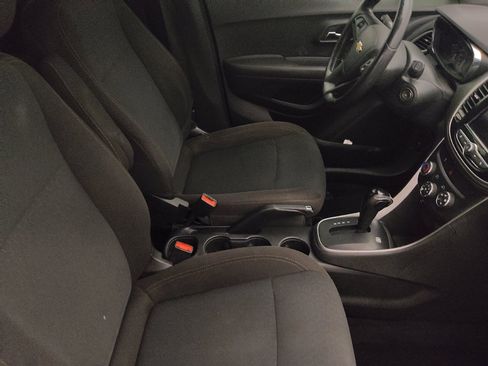 Used 2020 Chevrolet Trax LS w/ Tint and Cruise Package FWD image 21