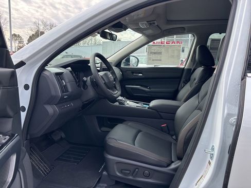 New 2026 Nissan Pathfinder SL w/ SL Premium Package image 14