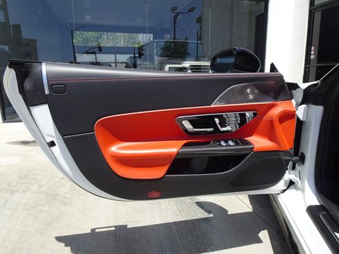 Used 2022 Mercedes-Benz SL 63 AMG 4MATIC w/ Driver Assistance Package image 15