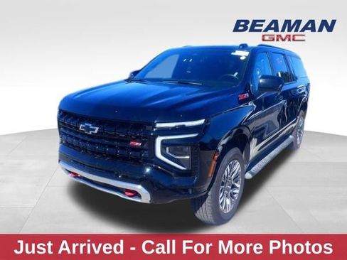 Used 2025 Chevrolet Suburban Z71 image 1
