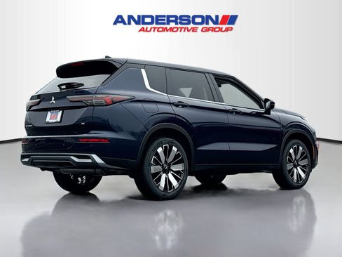 New 2026 Mitsubishi Outlander SE image 2