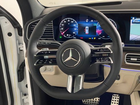 New 2026 Mercedes-Benz GLS 580 4MATIC image 17