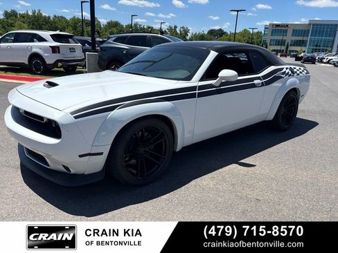 Used 2020 Dodge Challenger R/T RWD image 3