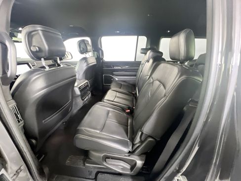 Used 2022 Jeep Wagoneer Series II AWD/4WD image 24