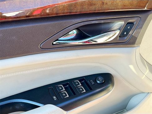 Used 2015 Cadillac SRX Luxury w/ Driver Awareness Package image 12