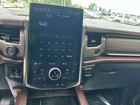 Certified 2024 Ford Expedition Max Limited AWD/4WD image 9