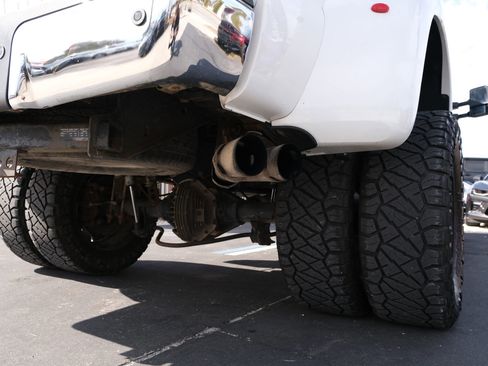 Used 2015 Ford F350 Lariat w/ Lariat Interior Package image 21