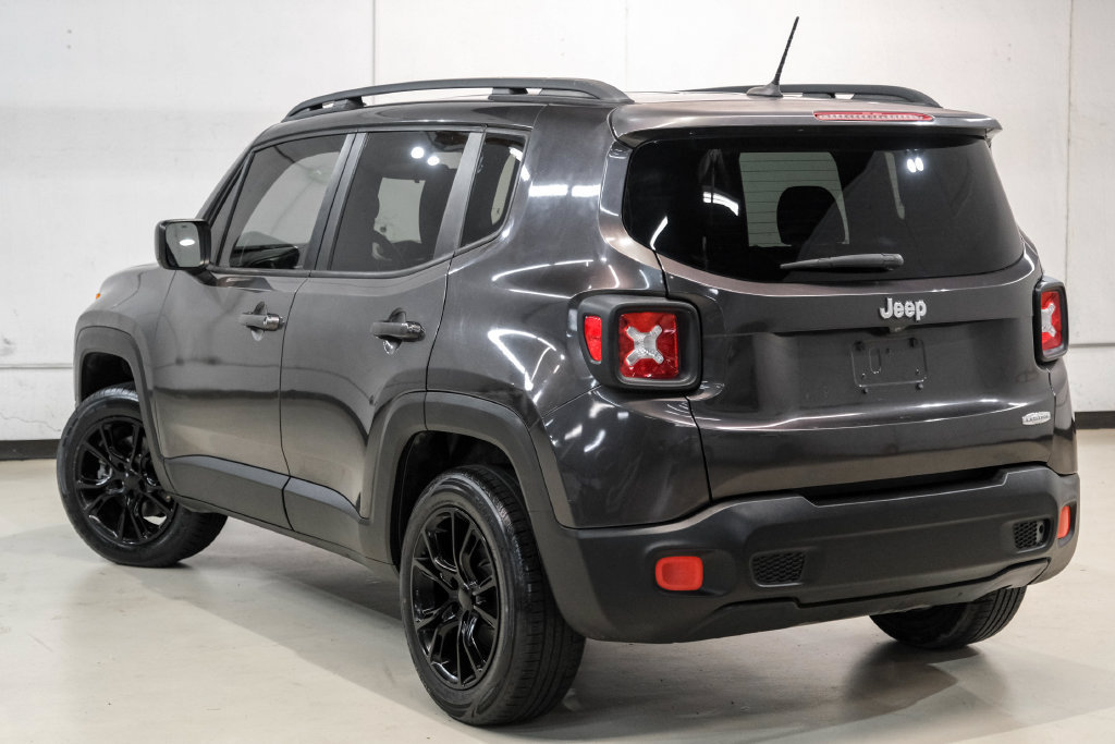 Used 2017 Jeep Renegade Latitude w/ Cold Weather Group AWD/4WD image 10
