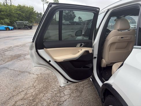 Used 2022 BMW X5 xDrive45e w/ Climate Comfort Package AWD/4WD image 13