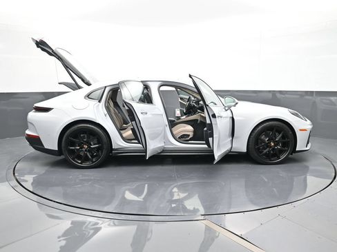 Certified 2025 Porsche Panamera image 34