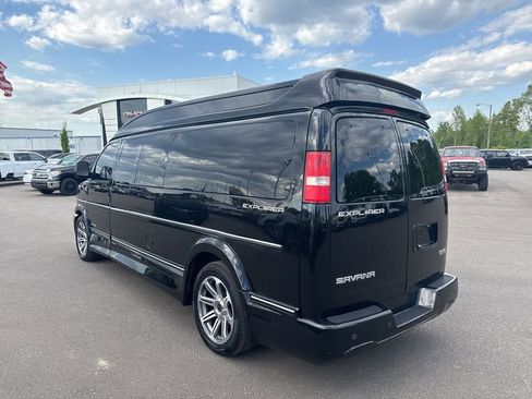 Used 2017 GMC Savana 2500 Extended RWD image 3
