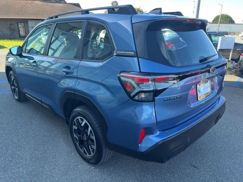 Used 2025 Subaru Forester AWD/4WD image 4