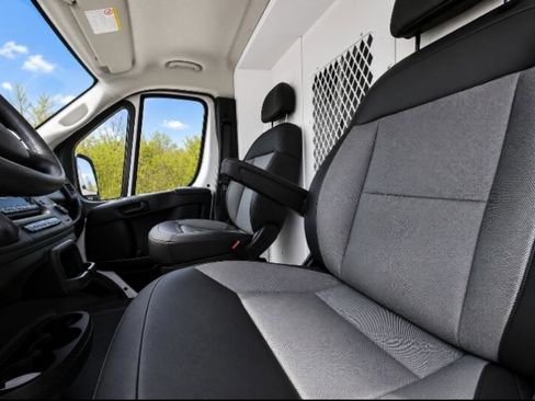 Used 2024 RAM ProMaster 2500 w/ Convenience Group FWD image 12