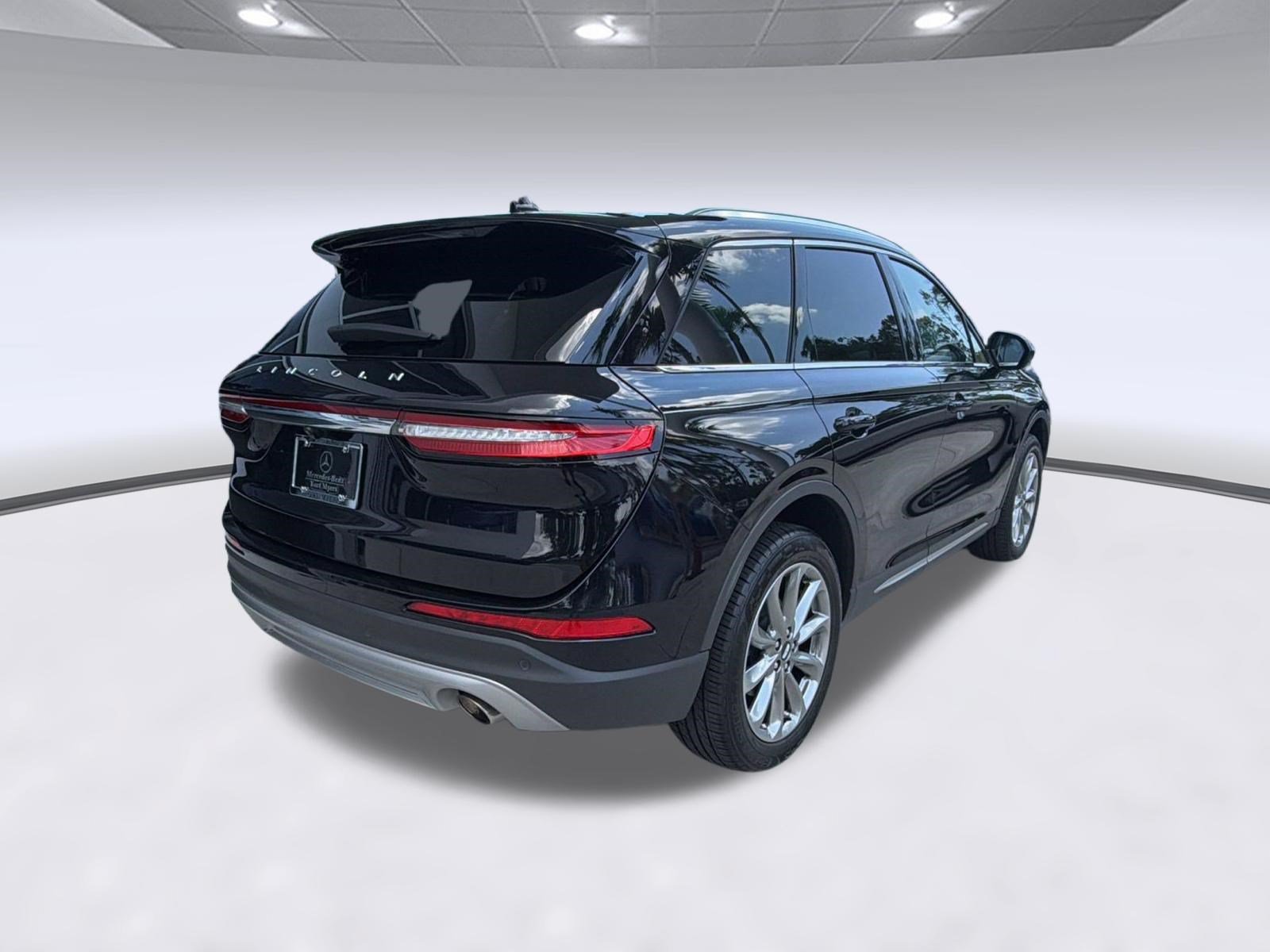 Used 2022 Lincoln Corsair AWD w/ Premium Package image 9