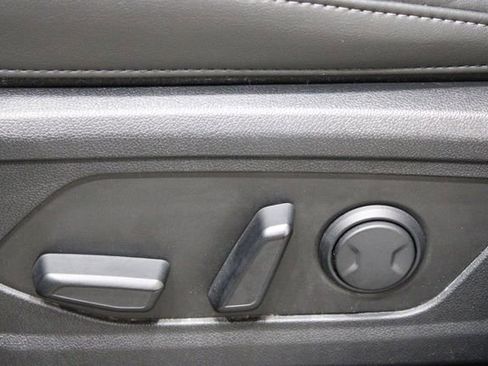 Used 2024 Kia Sorento S image 16