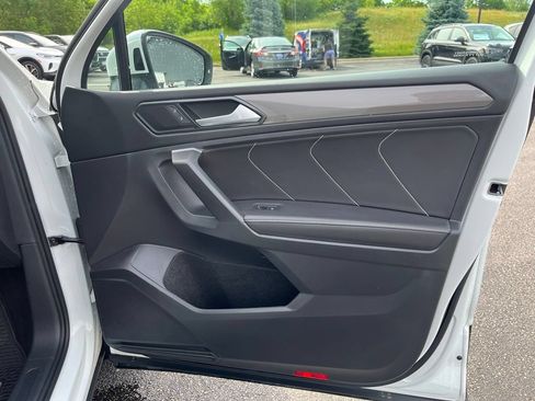 Certified 2023 Volkswagen Tiguan SE w/ Panoramic Sunroof Package AWD/4WD image 12