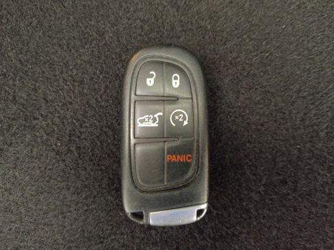 Used 2019 Jeep Cherokee Limited image 32