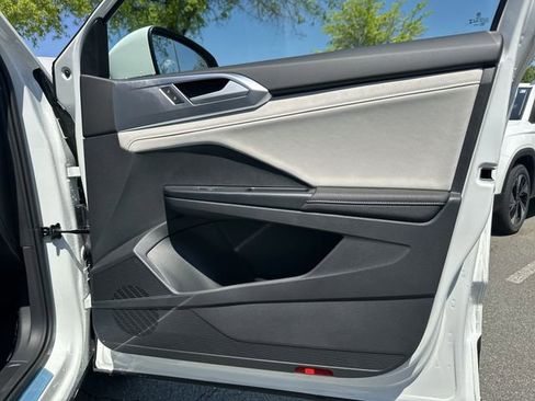 New 2026 Volkswagen Taos SE image 31