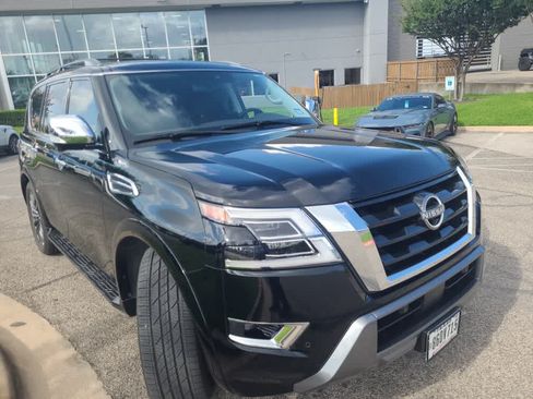 Used 2023 Nissan Armada Platinum w/ Captain's Chairs Package RWD image 4