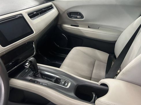Used 2018 Honda HR-V EX image 11