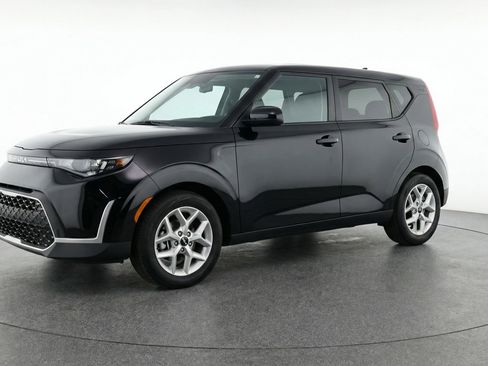 Used 2025 Kia Soul LX w/ LX Technology Package image 3