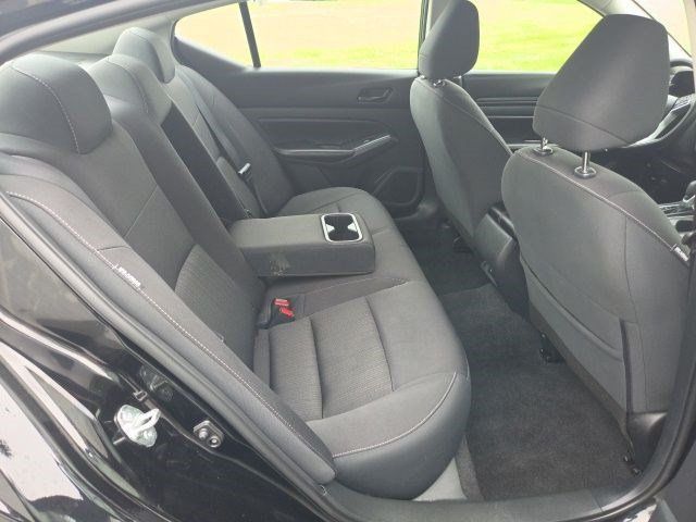 Used 2025 Nissan Altima 2.5 SV FWD image 39