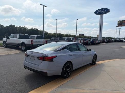 Used 2025 Nissan Altima 2.5 SR w/ SR Premium Package FWD image 5