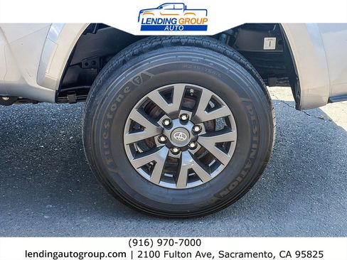 Used 2020 Toyota Tacoma SR5 AWD/4WD image 10