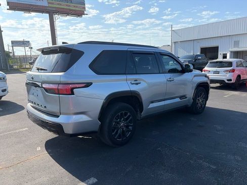 Used 2023 Toyota Sequoia Platinum AWD/4WD image 6