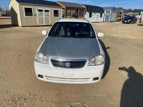 Used 2008 Suzuki Forenza Sedan image 7